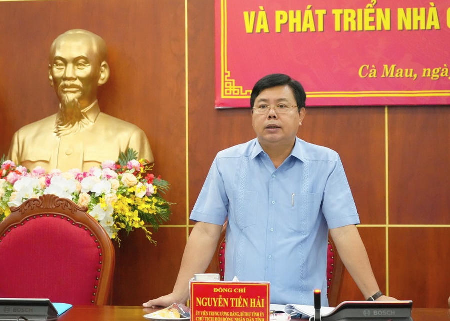 Ông Nguyễn Tiến Hải - Ủy viên BCH TW Đảng, Bí thư Tỉnh ủy, Chủ tịch HĐND tỉnh Cà Mau phát biểu chỉ đạo tại cuộc họp.