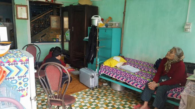 Căn nhà chật chội nơi bà Đoan chuyển đến sinh sống.