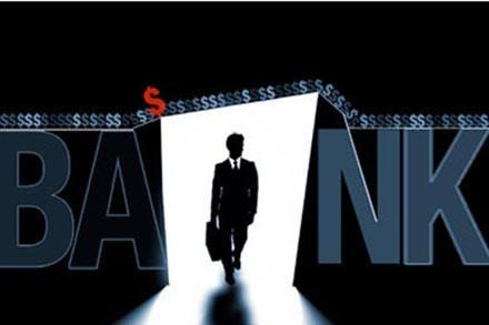 Ngành ngân hàng thời gian qua đã phát hiện nhiều vụ vi phạm pháp luật gây rúng động (ảnh minh họa).