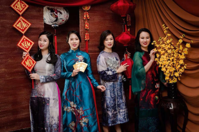 Màu sắc tươi sáng chủ đạo của áo dài ngày Tết.