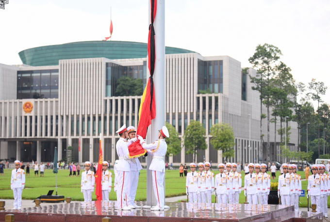 Nhiều đo&agrave;n kh&aacute;ch trong nước v&agrave; Quốc tế viếng Chủ tịch nước Trần Đại Quang