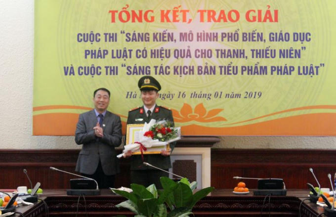 Bộ Tư pháp trao giải hai cuộc thi về phổ biến pháp luật