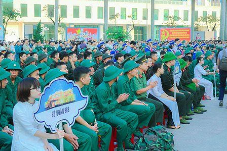 Thanh niên Cố đô lên đường nhập ngũ