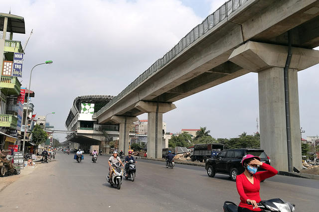 Ga Ba La: Gần đường Ba La đi Vân Đình - Chùa Hương và Đường Yên Nghĩa đi Xuân Mai - Hòa Bình.
