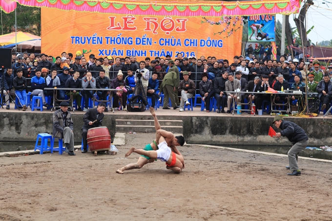 Tưng bừng hội Vật Đền - Ch&ugrave;a Chi Đ&ocirc;ng