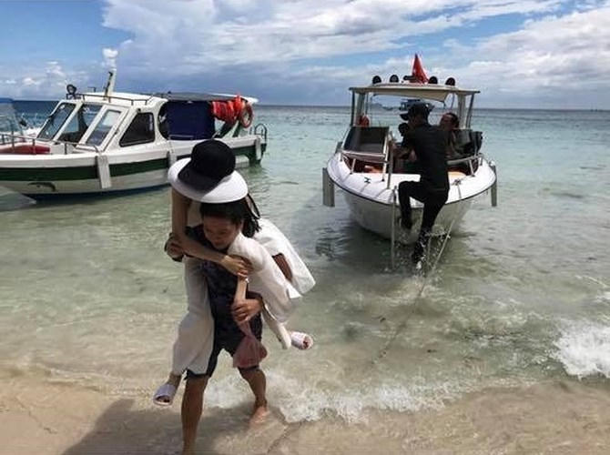 Nhã Phương, Trường Giang và 'chuyện tình đẹp' của bầu Đức