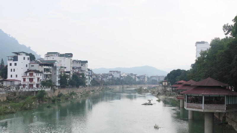 Mực nước lòng sông Lô đoạn qua phường Hà Giang 1 và 2 dâng lên sau khi vận hành thử nghiệm đập dâng nước.