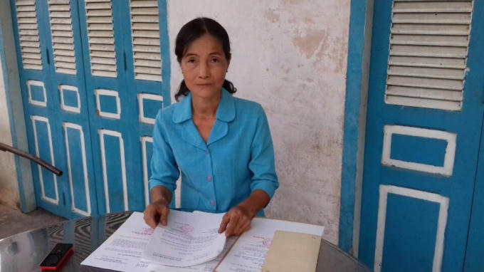 Bà Chi suốt gần 30 năm vẫn kiên trì mang đơn khiếu kiện đòi quyền lợi diện tích đất bị trưng dụng oạn.