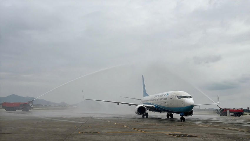 Sân bay Nội Bài tổ chức nghi thức phun vòi rồng chào đón hãng hàng không Xiamen Airlines