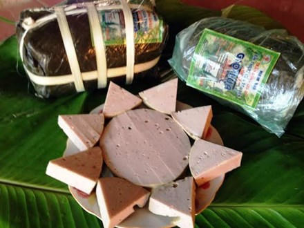 Giò, chả ngon có mùi thịt thơm, mặt giò, chả có những lỗ khí. Ảnh: Phan Anh