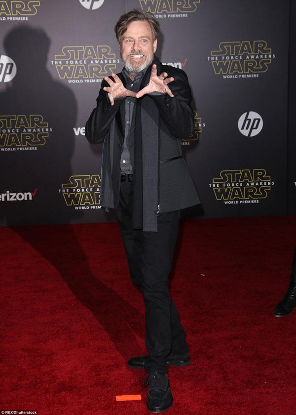 Nam diễn viên Luke Skywalker trông thật thời thượng và hài hước trên thảm đỏ. Ảnh: Dailymail
