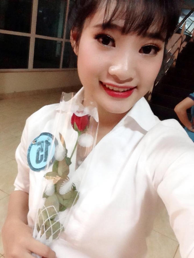 Thí sinh Nguyễn Thị Hồng Nhung, chiều cao: 1m65, số đo 3 vòng: 86-64-90