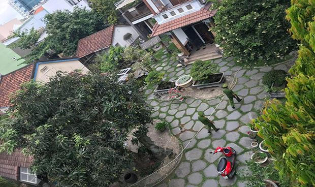 Lực lượng Công an bên trong căn nhà ông Trần Văn Minh lúc 11h.