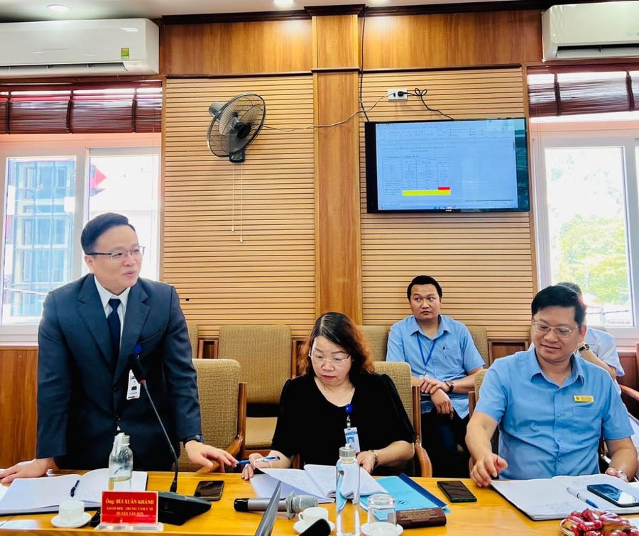 BS.CKII. Bùi Xuân Khánh – Giám đốc Trung tâm Y tế huyện Tân Sơn thay mặt cán bộ nhân viên Trung tâm Y tế huyện Tân Sơn lĩnh hội và tiếp thu các ý kiến của Đoàn kiểm.