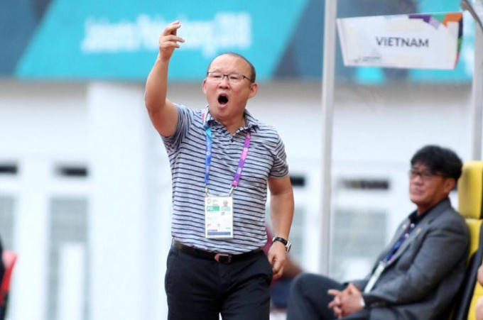 HLV Park Hang-seo không hài lòng khi các cầu thủ bỏ lỡ nhiều cơ hội trong trận thắng Palestine 3-0 chiều 14/8. Ảnh: Lâm Thoả.