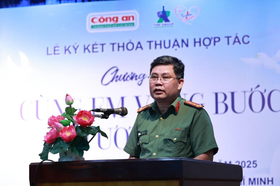 Đại tá Bùi Ngọc Giáp, Trưởng Ban Chuyên đề Công an TPHCM phát biểu tại lễ ký kết.