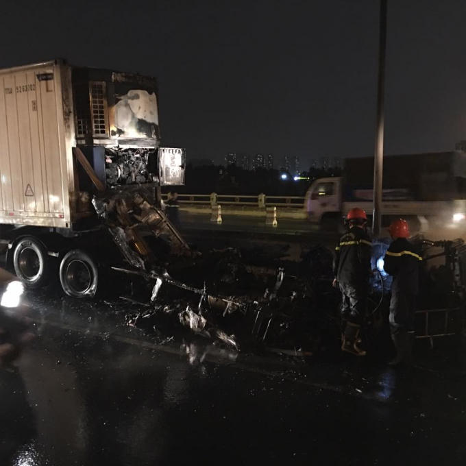 Hình ảnh hiện trường sau khi container bị bốc cháy.