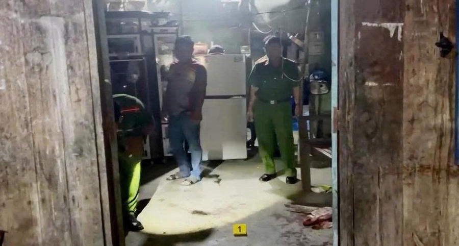 Phòng Cảnh sát hình sự phối hợp cùng các đơn vị nghiệp vụ tổ chức khám nghiệm hiện trường, điều tra làm rõ vụ án