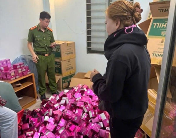 Số lượng lớn mỹ phẩm giả bị thu giữ - Ảnh Công an TP. Đà Nẵng.