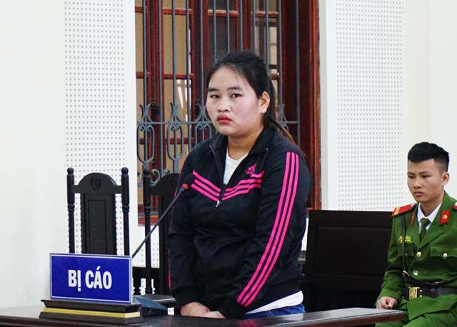 Bị cáo Ốc Thị La lĩnh 10 năm tù về tội "Mua bán trẻ em" trong khi đang còn bản án 7 năm ma túy chưa thi hành.