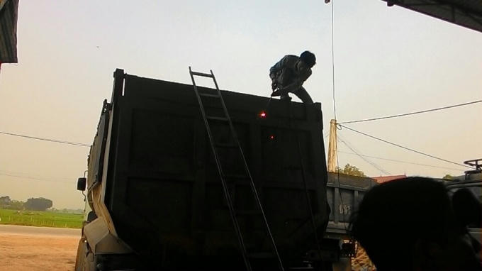 Trong năm 2017, Phòng CSGT tỉnh Bắc Giang đã xử lý hơn 600 trường hợp xe quá khổ, quá tải.