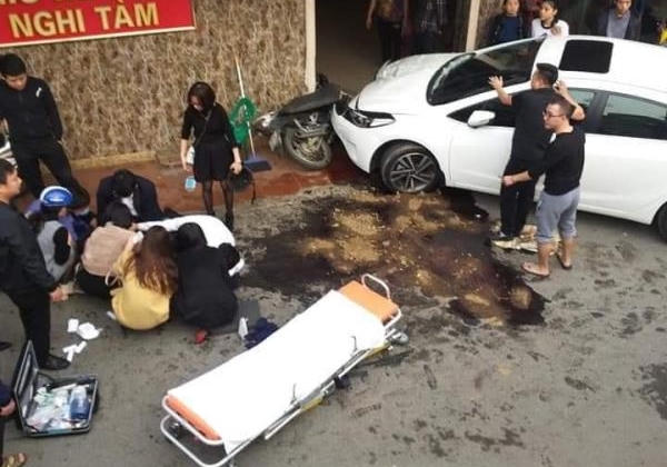 Nghi vấn bác sĩ say rượu lái ô tô tông trọng thương đồng nghiệp trên phố Hà Nội