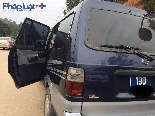Xuất hiện chừng hơn 1 tiếng thì chiếc xe này cũng rời đi.