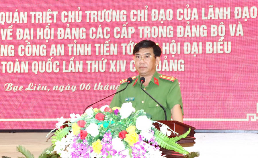 Đại tá Châu Quốc Huy - Tỉnh ủy viên, Phó Bí thư Đảng ủy, Phó Giám đốc Công an tỉnh Bạc Liêu, quán triệt các văn bản của Bộ Chính trị và Đảng ủy Công an Trung ương về công tác tổ chức Đại hội đảng các cấp.