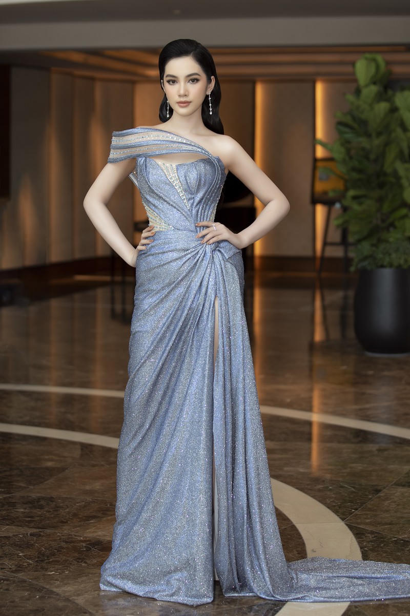 Cẩm Đan khoe sắc vóc gợi cảm. Trước đó, cô nàng vướng tin đồn hẹn hò chồng cũ của Lệ Quyên nhưng cô phủ nhận. (Ảnh: SV).