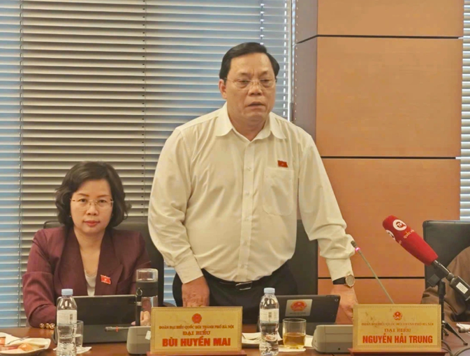 Ông Nguyễn Hải Trung, Giám đốc Công an TP Hà Nội thảo luận tại tổ chiều 8/11.