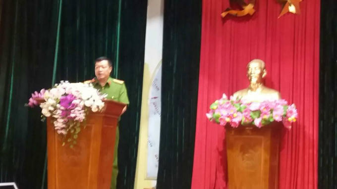 Thượng tá Bùi Văn Tiến, Phó trưởng Công an quận Thanh Xuân phát biểu tại lễ ra quân.