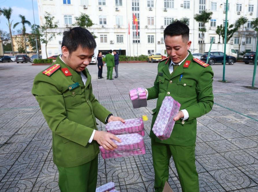 Nhiều pháo tự chế bị thu giữ - Ảnh Công an Hà Tĩnh.