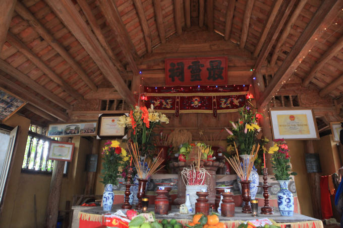 Đêm nay, đến thời khắc chuyển giờ sang ngày mới, chủ tế yêu cầu tắt đèn, hô lên cũng là lúc hai linh vật giao kết và ước vọng cho mùa màng bội thu.