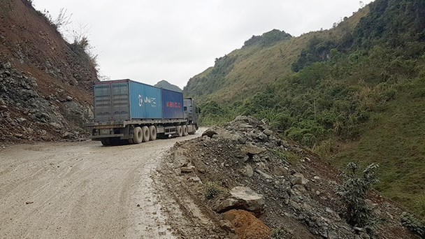 Quốc Lộ 4A đoạn đèo Bông Lau đang xuống cấp nghiêm trọng. Ảnh: LN.