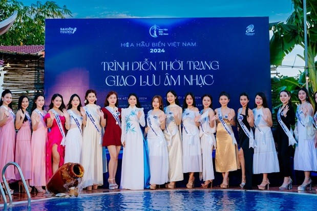 Th.s, Hoa hậu Lê Thị Thơ - Chủ tịch cuộc thi cùng các thí sinh Hoa hậu Biển Việt Nam 2024