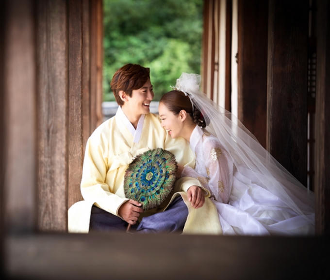 Chae Rim và diễn viên Trung Quốc Cao Tử Kỳ. Ảnh:(DramaFever)