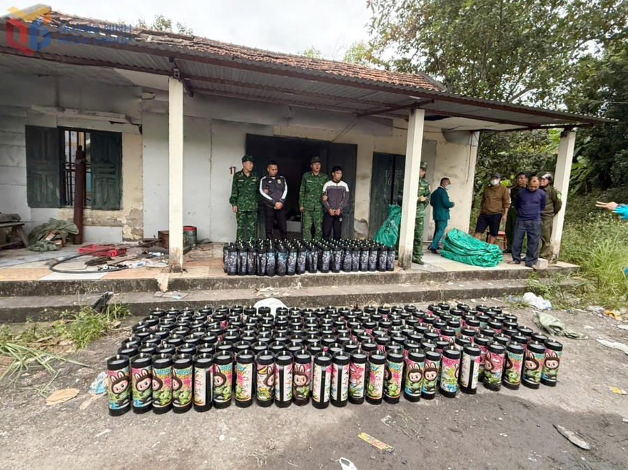 Đối tượng và tang vật bị BĐBP Quảng Ninh bắt giữ
