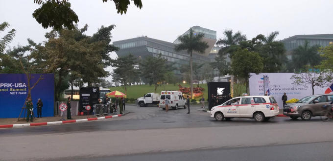 Cổng chính khách sạn Marriott an ninh được thắt chặt.