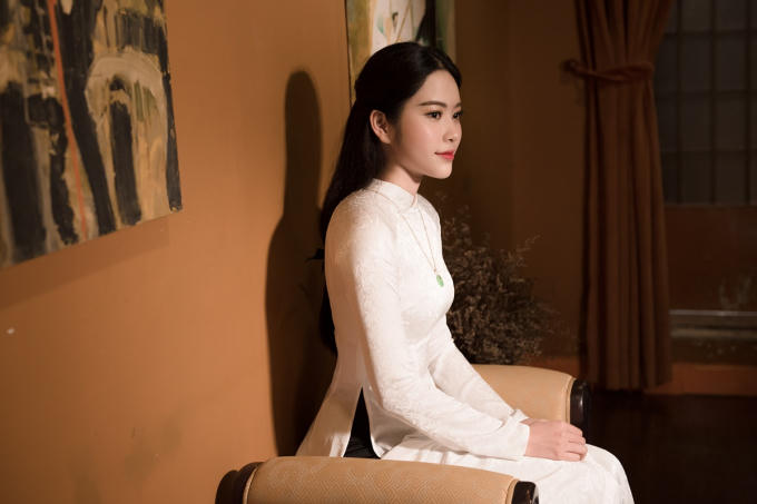 Những hình ảnh Nam Em trong đám cưới là những phân đoạn quay trong MV mới của cô.