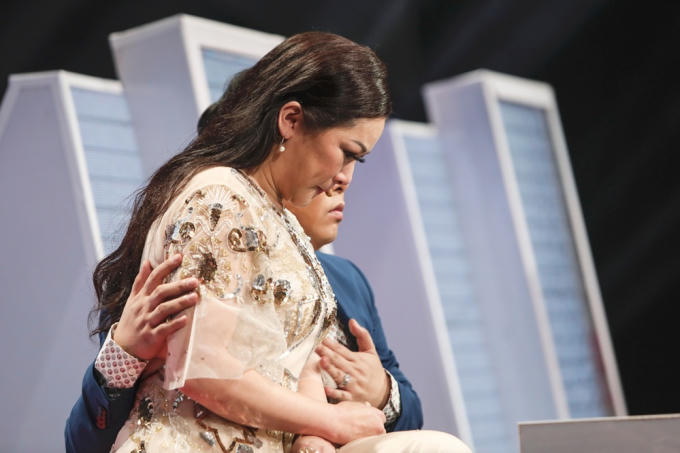 Quang Lê ôm Như Quỳnh nói lời