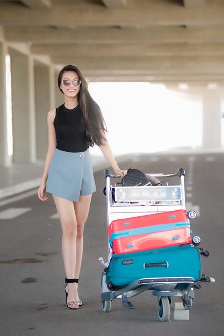 Hoa hậu Việt Nam 2016: Thí sinh miền Nam khoe streetstyle cực chất ở sân bay Cát Bi