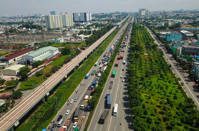 Cấm các loại xe ô tô tải lưu thông vào khu vực nội đô Thành phố. (Ảnh: VNE)