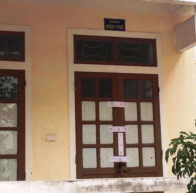 Phòng hiệu phó trường THCS Phong Bắc (Kỳ Anh, Hà Tĩnh) nơi thầy Dương treo cổ tự vẫn, hiện đã được niêm phong.