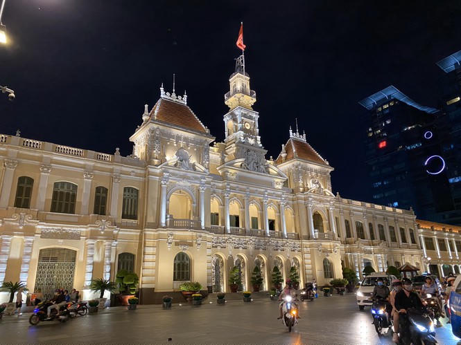 Tòa nhà UBDN TPHCM sẽ là nơi diễn ra chương trình chiếu sáng nghệ thuật...
