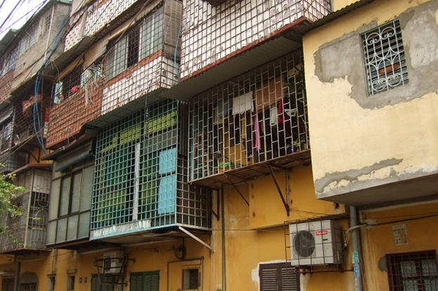 Nhiều khu nhà liền kề gia cố lồng sát,