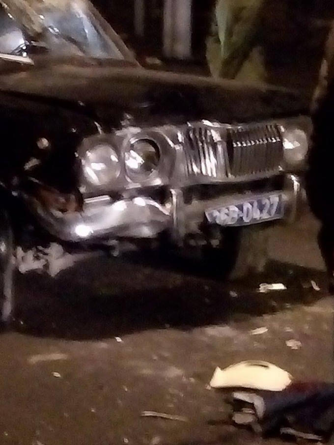 Chiếc xe biển xanh gây tai nạn liên hoàn.