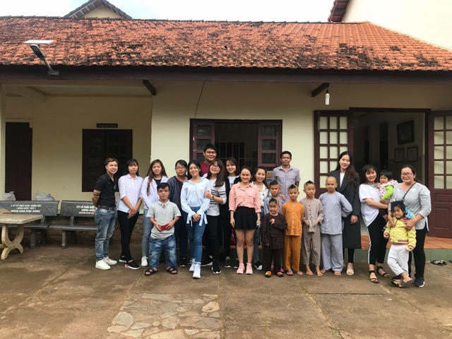 Đoàn thiện nguyện của Nam Em.