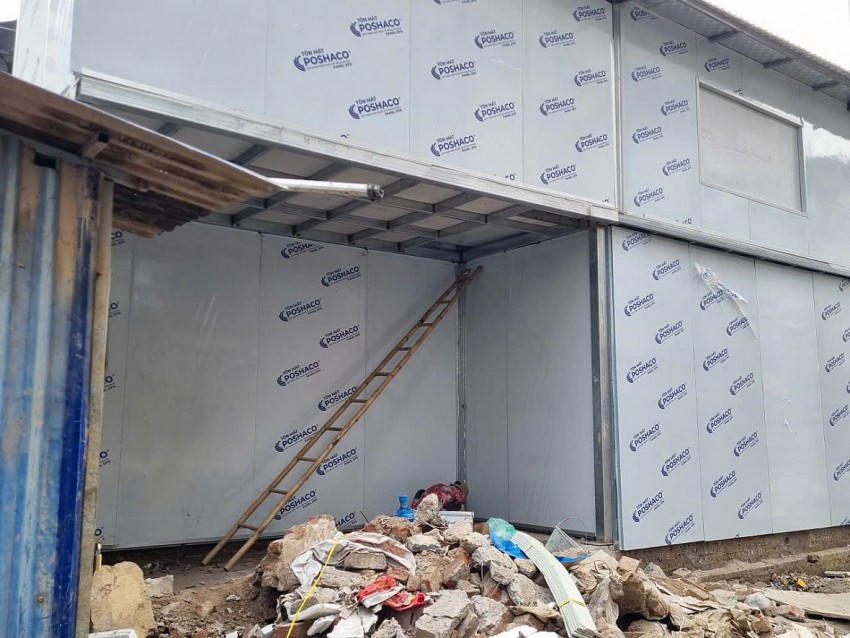 Công trình khung sắt chỉ khoảng 5 đến 6m2 nhưng được dựng lên 2 tầng tại mặt đường Nguyễn Tuân.