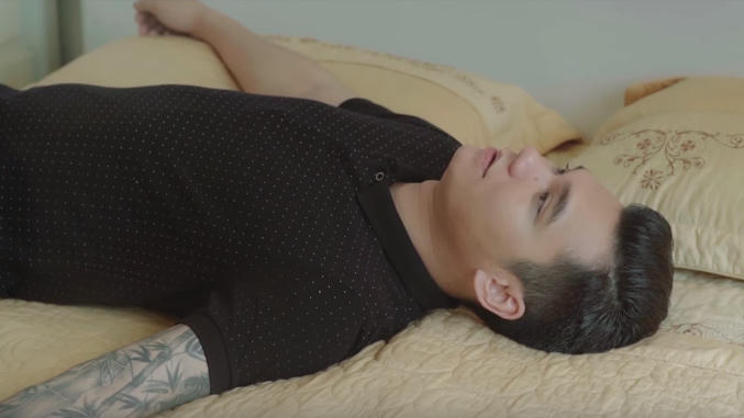 Khắc Việt đóng giả “pê-đê” tiếp cận người mình yêu trong phim ngắn ra mắt dịp 8/3