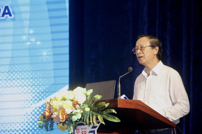 Thứ trưởng Phạm Ngọc Thưởng chia sẻ thông tin tại hội nghị.